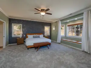 Luxury Home walking distance to Downtown