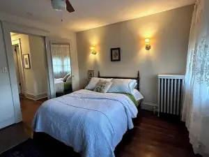 Charming 3-bedroom house with AC, WiFi in Peekskill