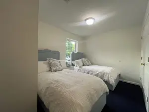 Experience luxury shopping paradise! 4-Bedroom Home & 7 mins to Woodbury Commons