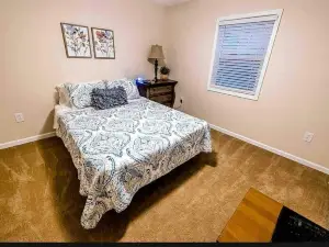 Cottage 304, 2 Bed w/ Fire Pit, near trails!