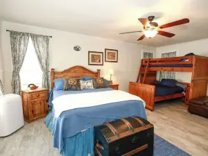 Charming 2-bedroom cottage with AC, WiFi in Marble Falls