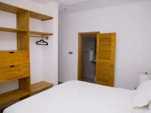 Luxury villa with pool - 10 minutes from the beach!