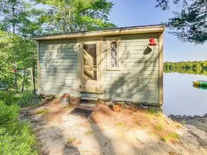 Lake Ivanhoe Family Escape with Fire Pit!