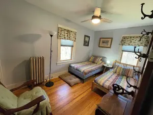 Relax or be active! The choice is yours in this pet-friendly family home.