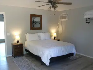 Escape To Nature’s Embrace: Uncle Joe's Creek Retreat - Ruby's Cabin