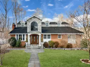 Charming Springfield Escape with Outdoor Deck - Cozy Tranquil Retreat