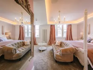 Absoluxe Suites