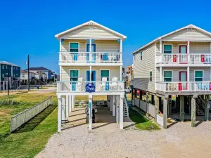 Walk to Shore & Eats: Surfside Beach House