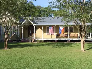 CAJUN HOSPITALITY -  LA PETITE VOIE DE ST. THERESE