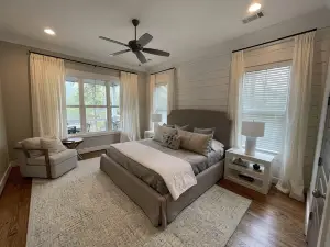 Waterfront 5-Bedroom Cabin on Lake Martin