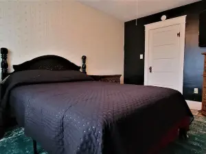 Morgan Manor - Your Home Away from Home! 3 Br/2 BA Two-Story House!