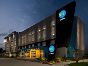 拉斐特河牧場希爾頓Tru飯店