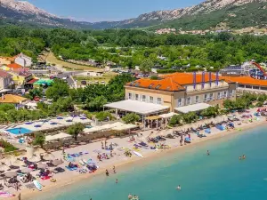 Hotel Dobrovit