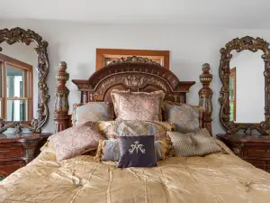 PAGEANT -Eagles Nest home with view of the  Mississippi and Gorgeous Sunsets