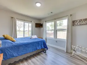 < 1 Mi to Main St Hanford! Home w/ Outdoor Space