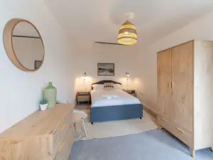 Contemporary 1 Bedroom Apartment in Ashford