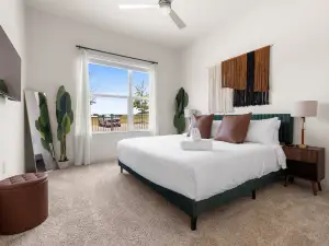 Cozy Collin Square 1BR | Relax + Work CSA 5107