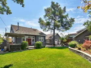 ⭐Luxurious Stunning Resort Like House in Silicon Valley 1GBPS 4 beds/2 baths⭐