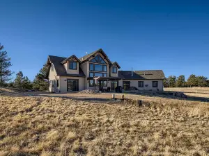 Idyllic Florissant Cabin w/ Patio & Hot Tub!