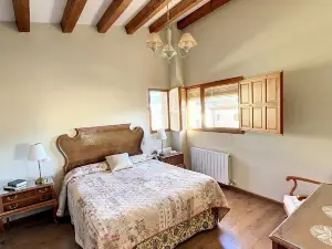 Serene Farmhouse Retreat in Casla, Spain