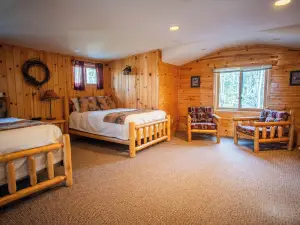 Timber Bay Lodge & Houseboats