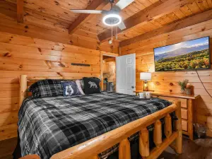 Starlit Ridge – Hot Tub, Fire Pit, Mountain Views