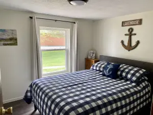 Cozy Family & Pet Friendly Lake Home, Great Reviews & Rates