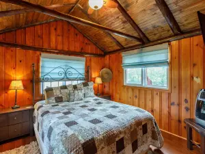 Port Sanilac Log Cabin--Incredibly Cute!