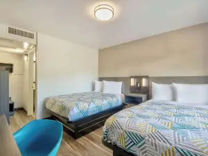 Motel 6 Russellville, AR