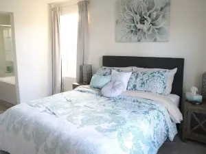 Brand new Luxury 4 bedroom home close to the beach