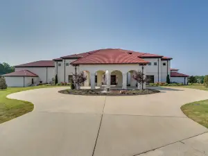 Resort Apartment in Loretto w/ Private Patio!