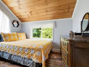 Elegant Riverfront Home - Pet Friendly!