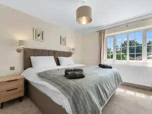 Spacious 3BR Flat in Stroud Haven
