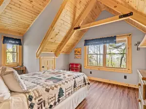 Morganton Mountain Retreat w/ Hot Tub