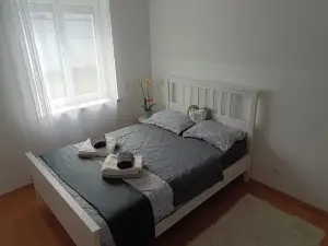 Beautiful 4-Bed House in the Neahe Wien