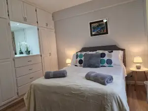 2 Bed Parking Gated Modern