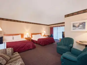 Ramada by Wyndham Pinewood Park Resort North Bay