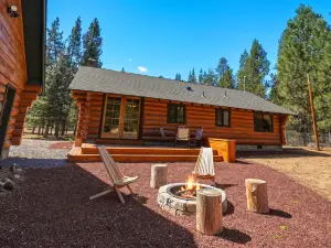 Lucky Logger Cute and Cozy Cabin Getaway