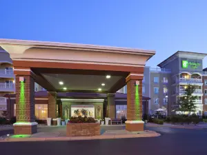 Venetian Waterpark at Holiday Inn Hotel Maple Grove/Arbor Lakes