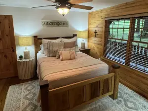 Beautiful, cozy lakehouse w/ guesthouse, amazing outdoor living & boathouse!