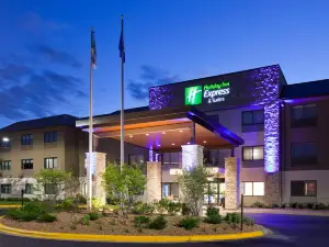 Holiday Inn Express & Suites OMAHA - 120TH AND MAPLE by IHG