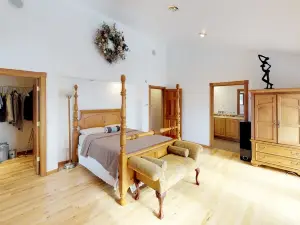 The Last Best Place-   The Valley View -  Five Bedrooms 3 Baths -multilevel deck