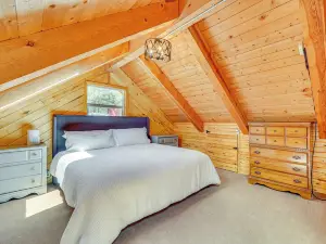 Alpine Cabin w/ Deck: 3 Mi to Luna Lake!