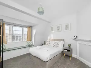 Lochside, Apartment D - Ideal for corporate stays