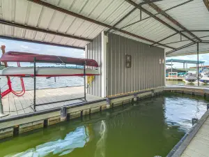 Private Hot Tub and Dock Lakefront Grove Retreat!