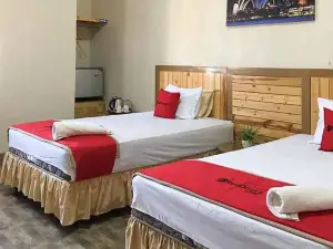 RedDoorz Plus Syariah Near Alun Alun Sampang