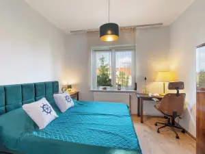 2 Bed Flat - Sleeps 8 - Parking - Wifi