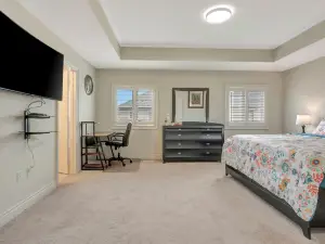 Luxurious! Centrally located entire Home, Office & Wi-Fi
