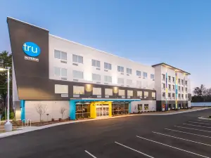 Tru by Hilton Fayetteville I-95