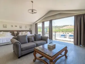 Casa Bugambilias by Villa de La Rosa